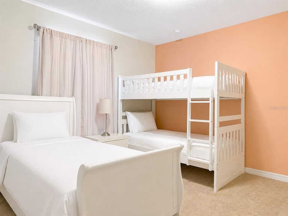 В аренду: $4,995 (8 спален, 6 ванн, 4041 Квадратных фут)