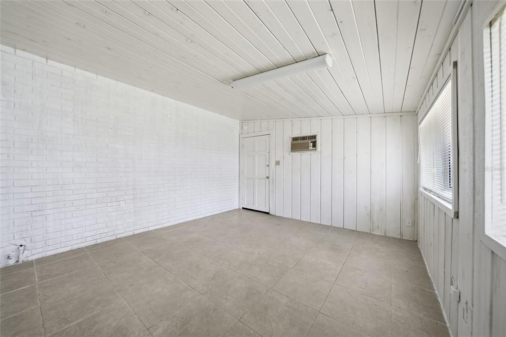 For Sale: $319,000 (0 beds, 0 baths, 1944 Square Feet)