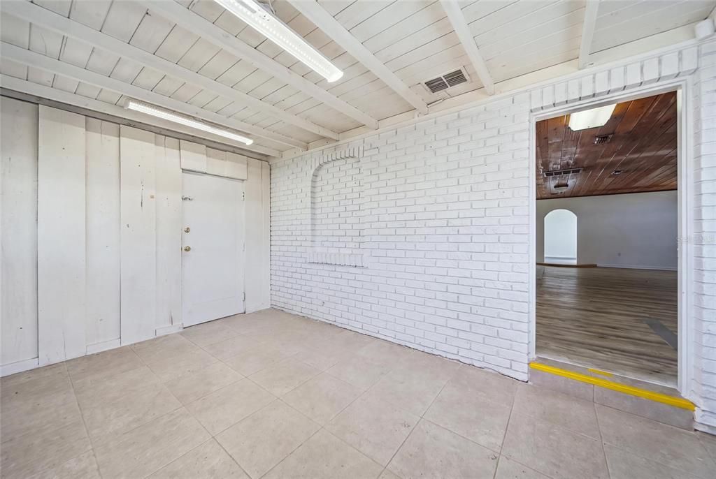 For Sale: $319,000 (0 beds, 0 baths, 1944 Square Feet)