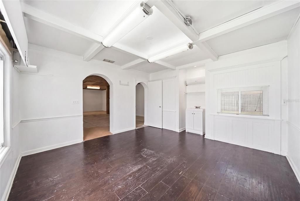 For Sale: $319,000 (0 beds, 0 baths, 1944 Square Feet)