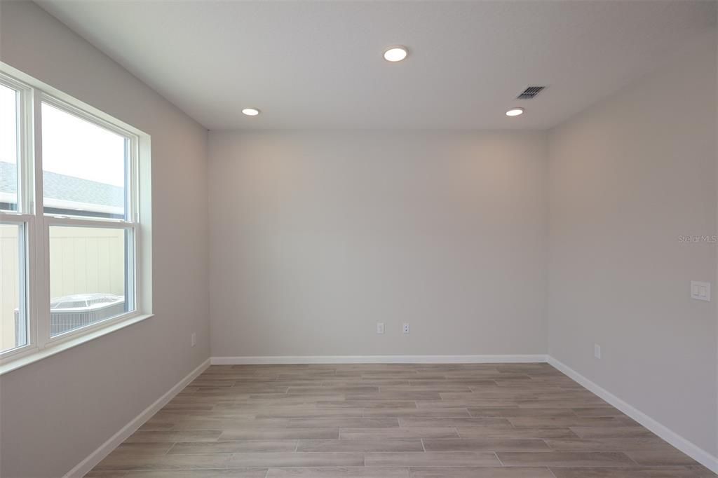 For Sale: $359,990 (3 beds, 2 baths, 1833 Square Feet)