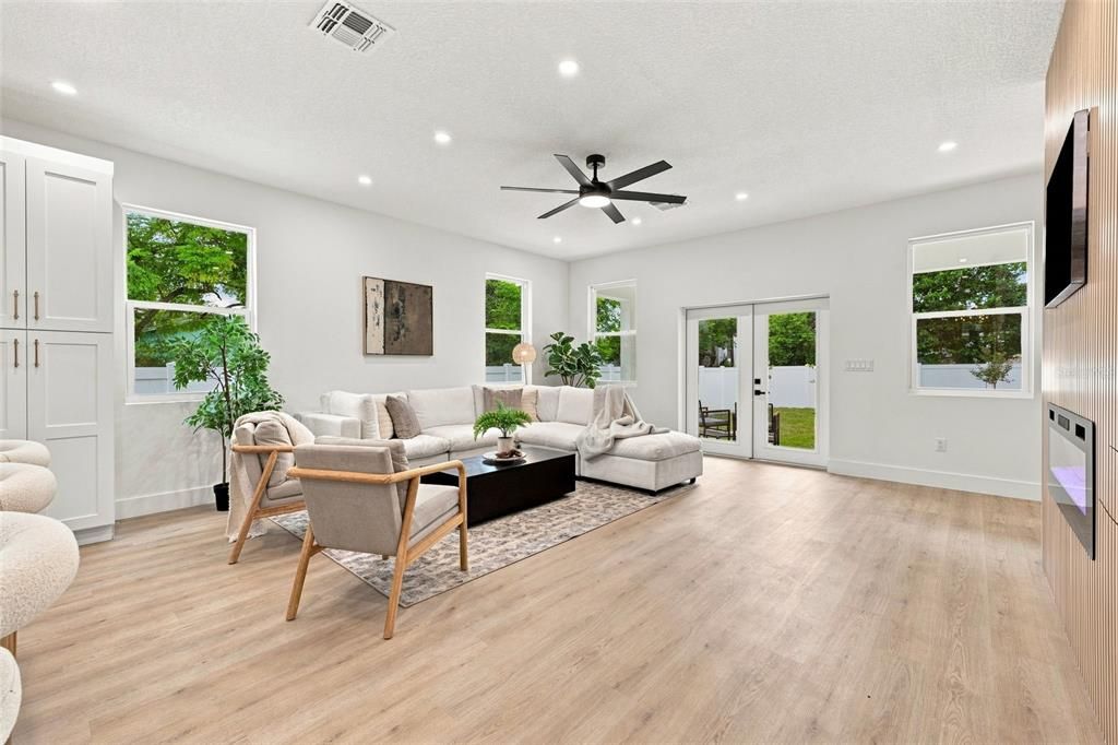 For Sale: $450,000 (3 beds, 2 baths, 1642 Square Feet)