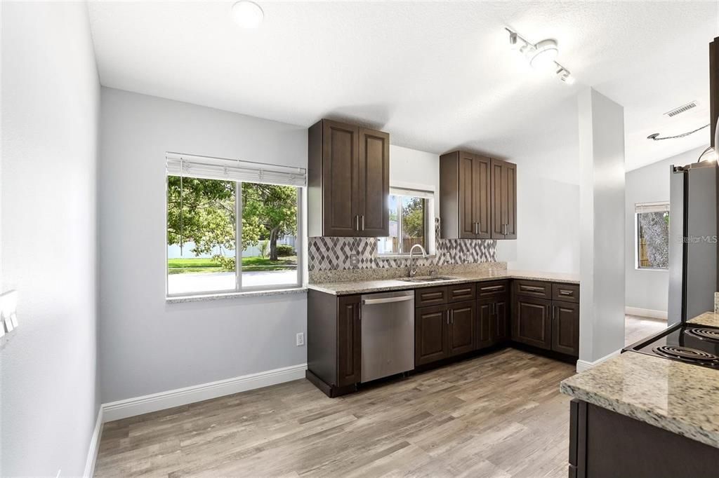For Rent: $2,450 (3 beds, 2 baths, 1554 Square Feet)