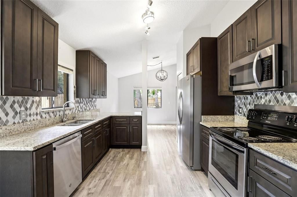 For Rent: $2,450 (3 beds, 2 baths, 1554 Square Feet)