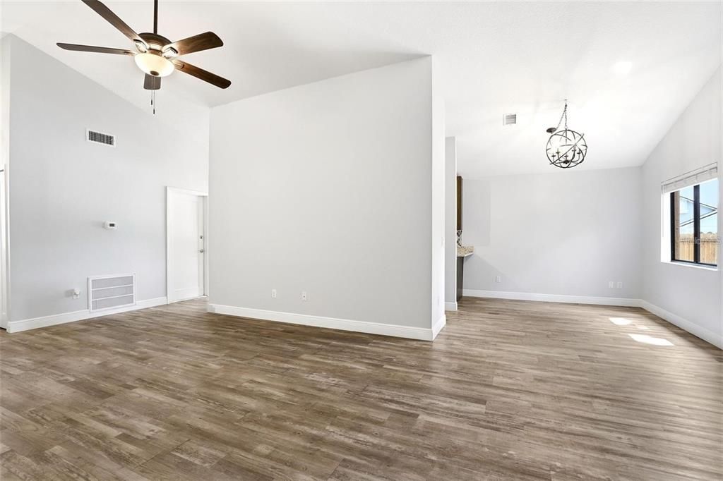 For Rent: $2,450 (3 beds, 2 baths, 1554 Square Feet)