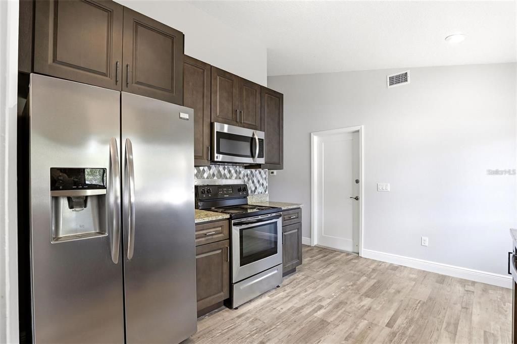 For Rent: $2,450 (3 beds, 2 baths, 1554 Square Feet)