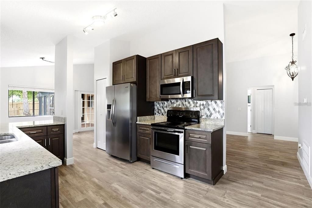 For Rent: $2,450 (3 beds, 2 baths, 1554 Square Feet)