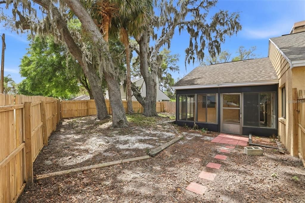 For Rent: $2,450 (3 beds, 2 baths, 1554 Square Feet)