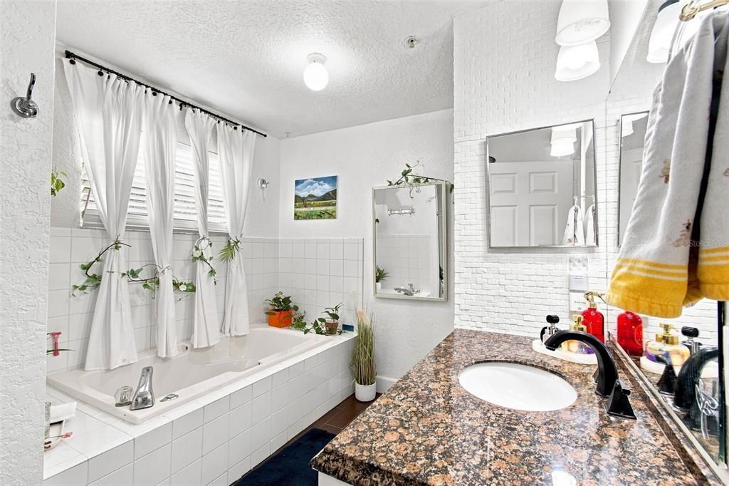En Venta: $240,000 (2 camas, 2 baños, 1488 Pies cuadrados)