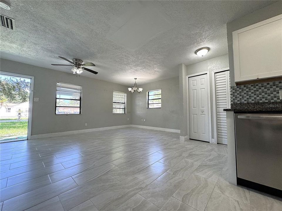 For Sale: $275,000 (3 beds, 2 baths, 1014 Square Feet)