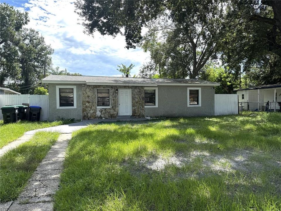 For Sale: $275,000 (3 beds, 2 baths, 1014 Square Feet)