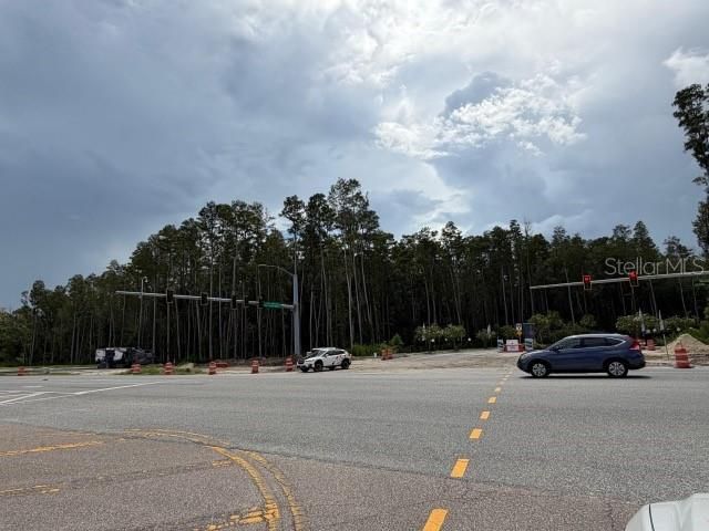 待售: $1,750,000 (1.68 acres)