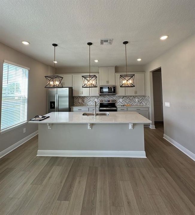 For Rent: $3,100 (4 beds, 2 baths, 2114 Square Feet)