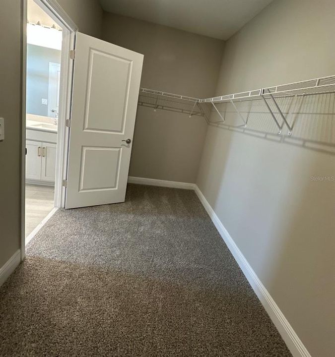 For Rent: $3,100 (4 beds, 2 baths, 2114 Square Feet)