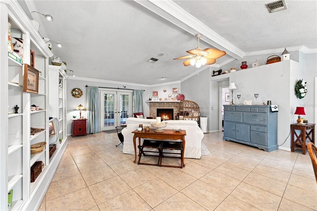 For Sale: $391,000 (3 beds, 2 baths, 1813 Square Feet)