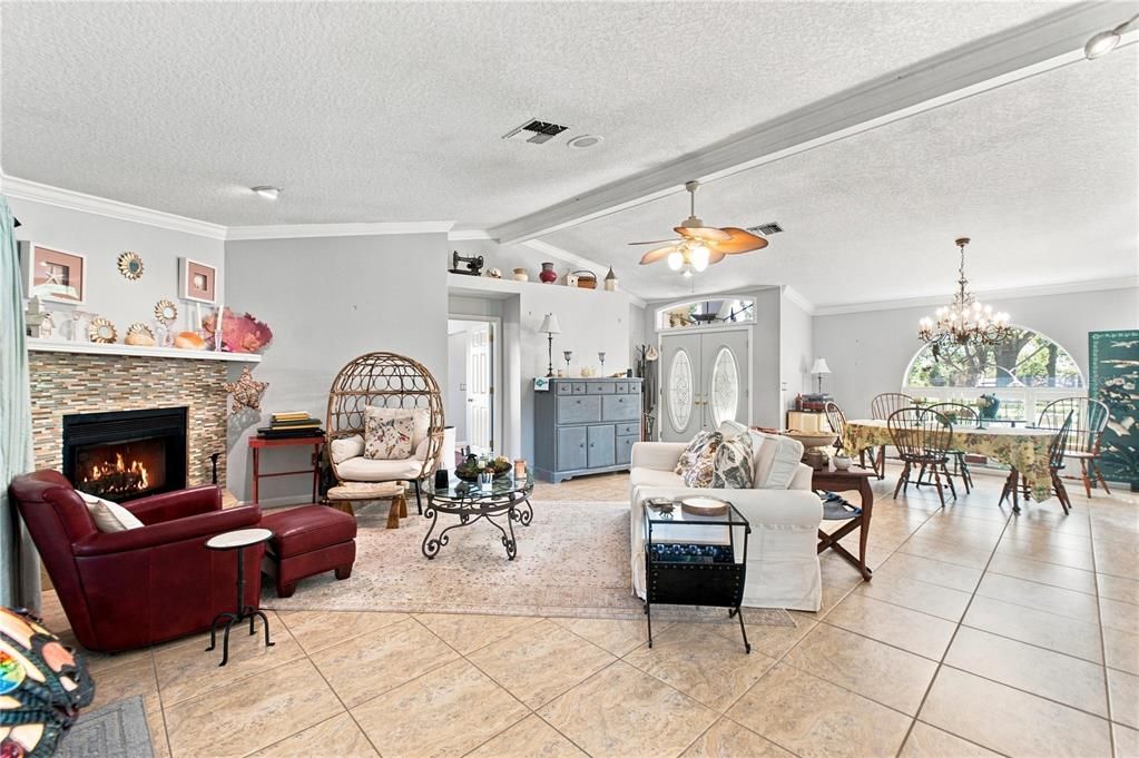 For Sale: $391,000 (3 beds, 2 baths, 1813 Square Feet)