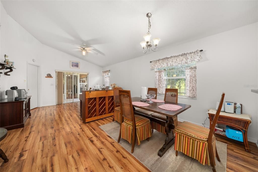 En Venta: $289,900 (3 camas, 2 baños, 1184 Pies cuadrados)