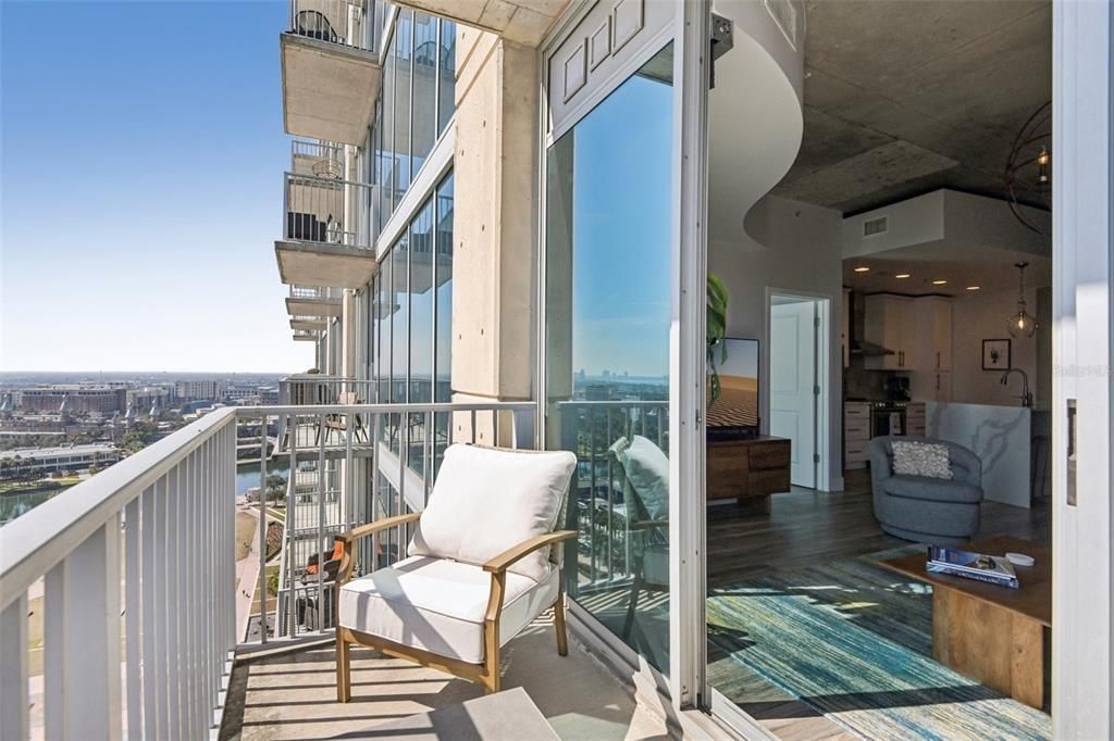 For Rent: $2,600 (1 beds, 1 baths, 838 Square Feet)