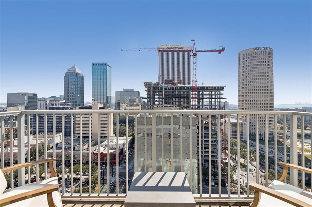 For Rent: $2,600 (1 beds, 1 baths, 838 Square Feet)