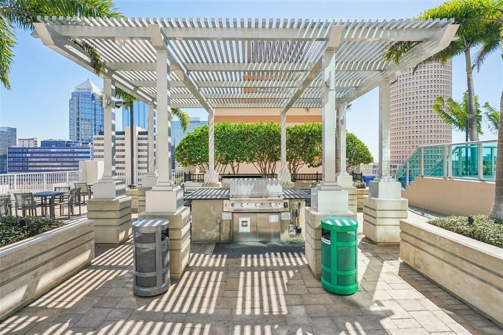 For Rent: $2,600 (1 beds, 1 baths, 838 Square Feet)