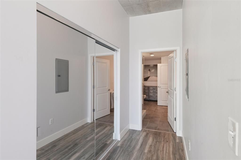 For Rent: $2,600 (1 beds, 1 baths, 838 Square Feet)