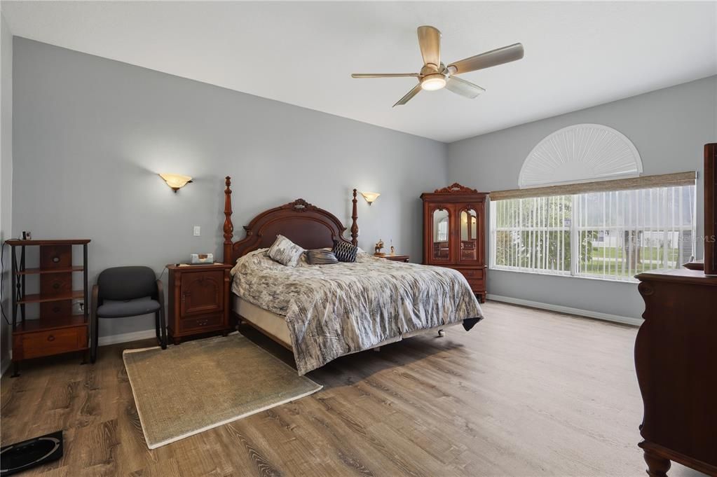 For Sale: $399,900 (4 beds, 2 baths, 3348 Square Feet)