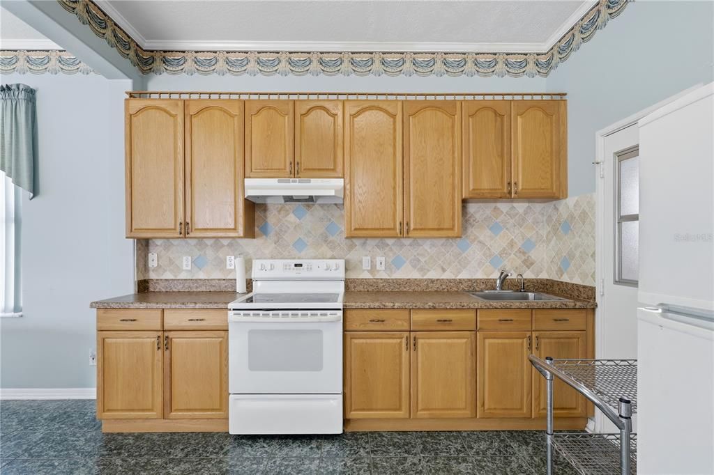 For Sale: $399,900 (4 beds, 2 baths, 3348 Square Feet)