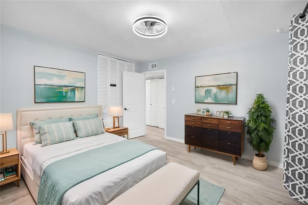 For Sale: $229,900 (2 beds, 1 baths, 904 Square Feet)