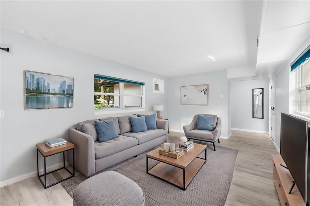 For Sale: $229,900 (2 beds, 1 baths, 904 Square Feet)