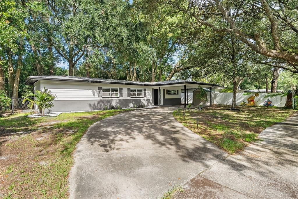 For Sale: $229,900 (2 beds, 1 baths, 904 Square Feet)