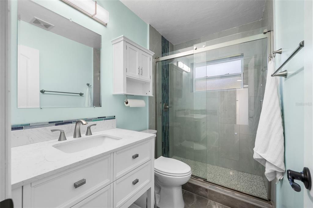 For Sale: $229,900 (2 beds, 1 baths, 904 Square Feet)