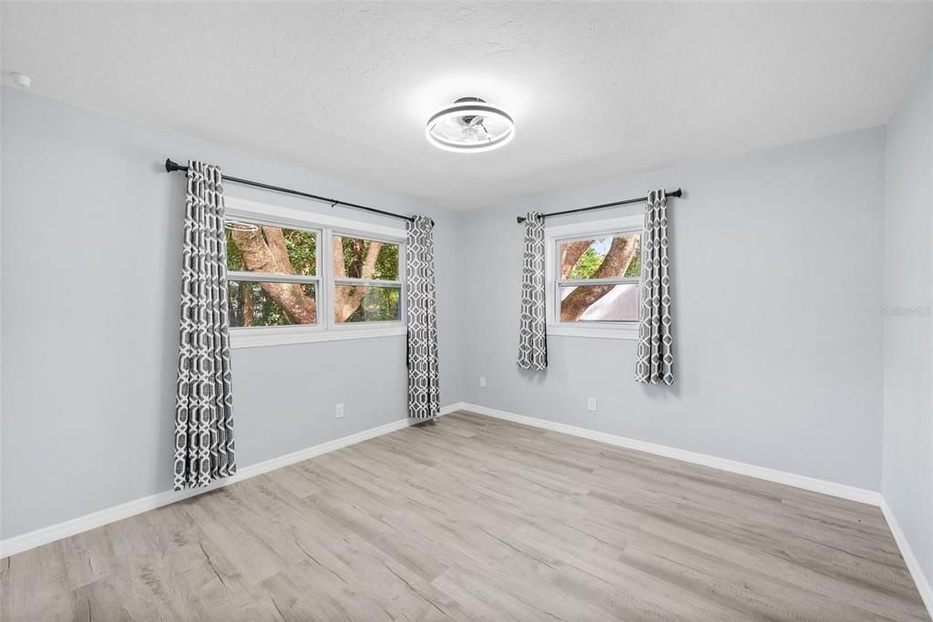 For Sale: $229,900 (2 beds, 1 baths, 904 Square Feet)