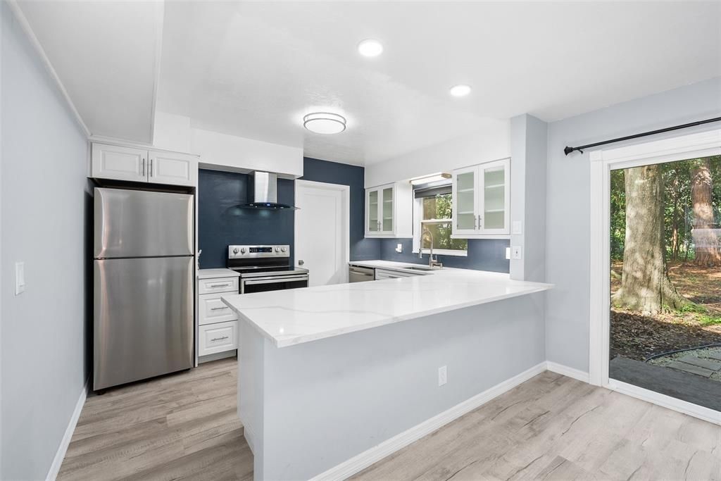 For Sale: $229,900 (2 beds, 1 baths, 904 Square Feet)