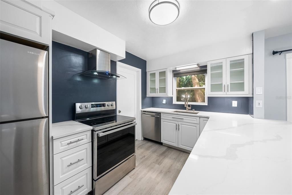 For Sale: $229,900 (2 beds, 1 baths, 904 Square Feet)