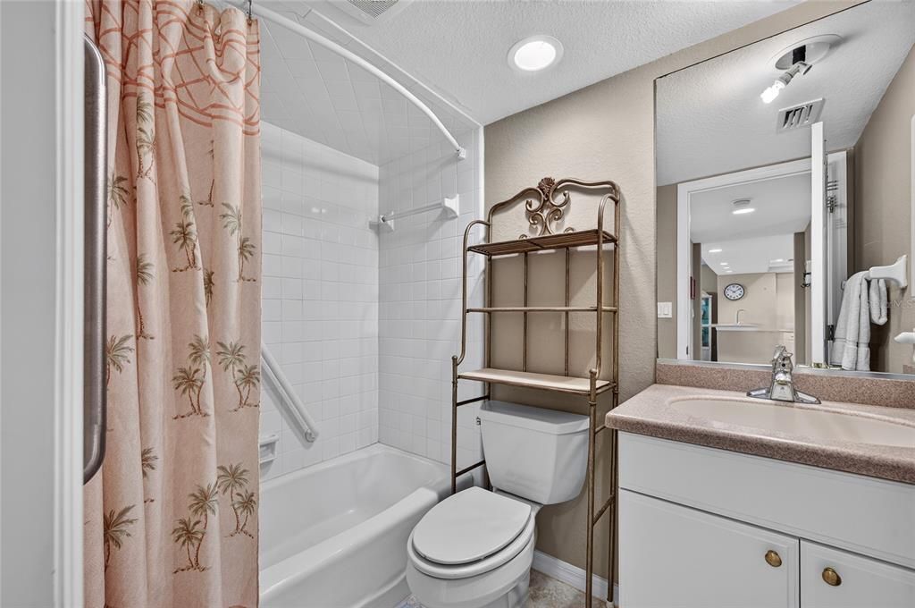 For Sale: $225,000 (2 beds, 2 baths, 1394 Square Feet)