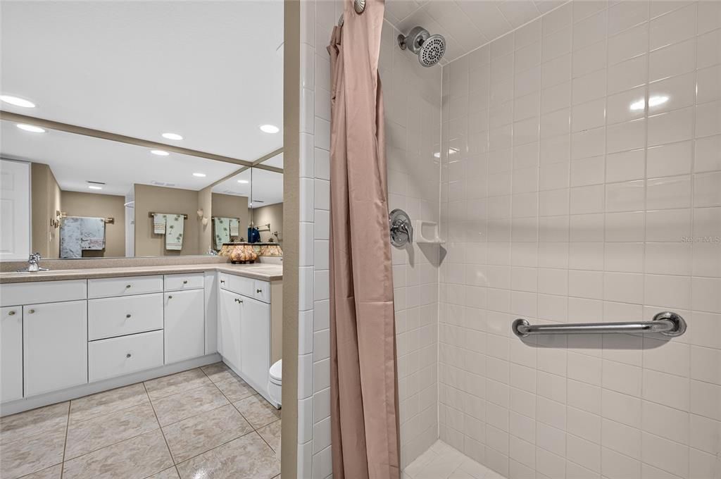 For Sale: $225,000 (2 beds, 2 baths, 1394 Square Feet)