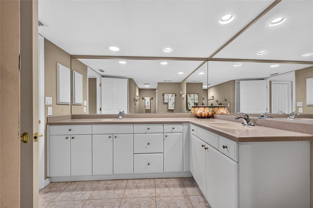 For Sale: $225,000 (2 beds, 2 baths, 1394 Square Feet)