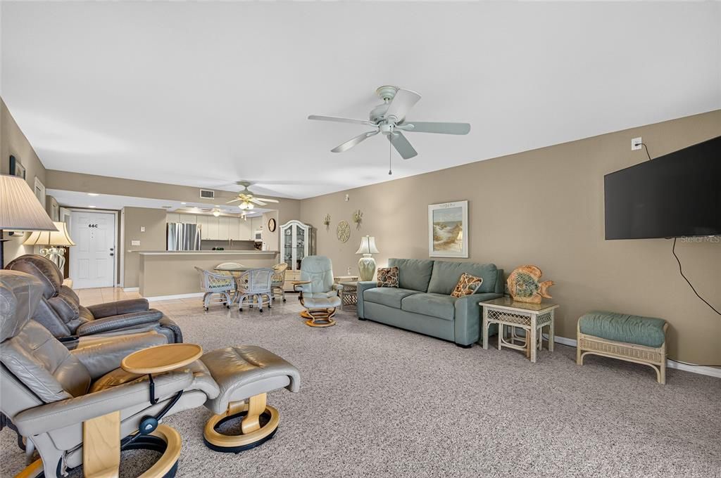 For Sale: $225,000 (2 beds, 2 baths, 1394 Square Feet)
