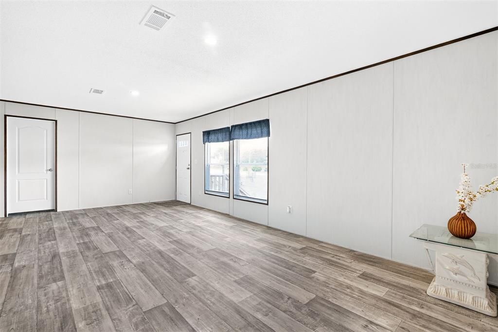 For Sale: $218,000 (3 beds, 2 baths, 1456 Square Feet)