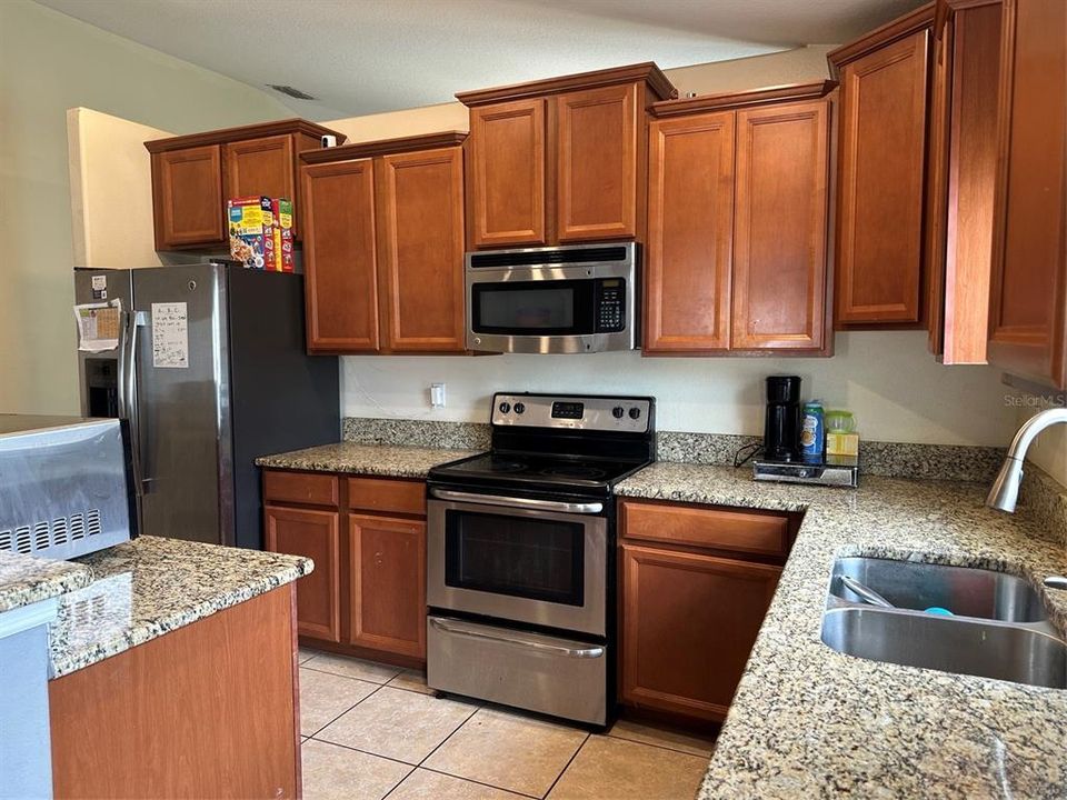 For Sale: $299,900 (3 beds, 2 baths, 2046 Square Feet)