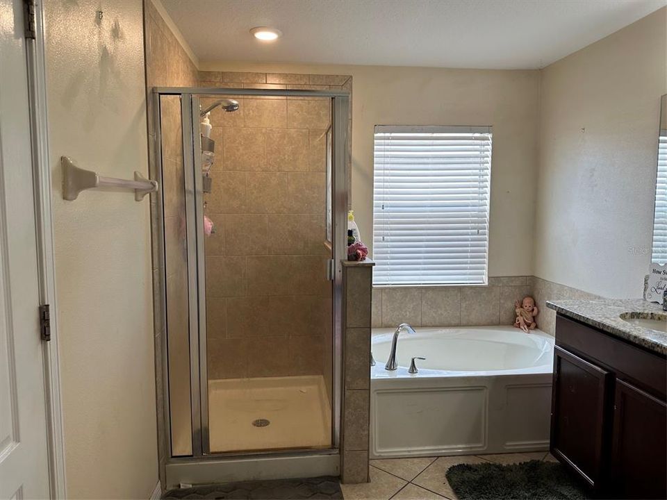 For Sale: $299,900 (3 beds, 2 baths, 2046 Square Feet)