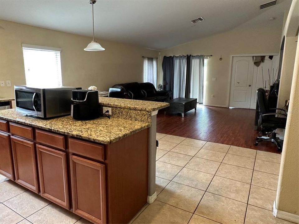 For Sale: $299,900 (3 beds, 2 baths, 2046 Square Feet)