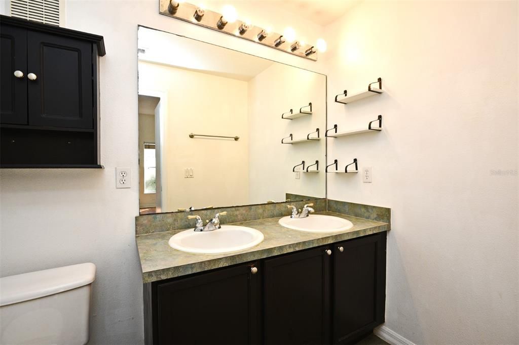 For Rent: $1,980 (3 beds, 2 baths, 1230 Square Feet)