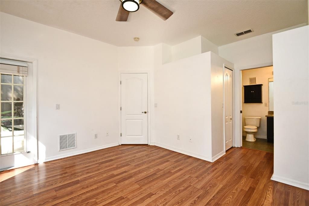 For Rent: $1,980 (3 beds, 2 baths, 1230 Square Feet)
