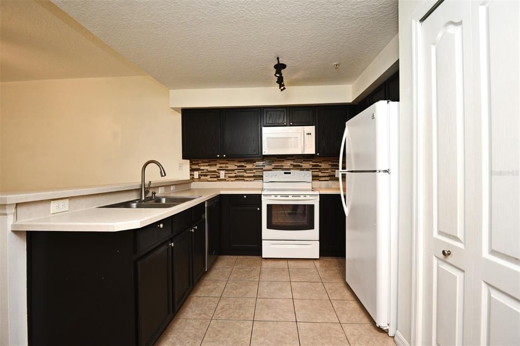 For Rent: $1,980 (3 beds, 2 baths, 1230 Square Feet)