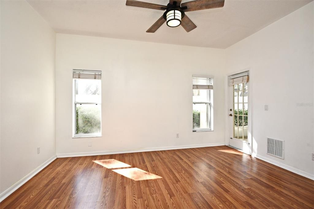 For Rent: $1,980 (3 beds, 2 baths, 1230 Square Feet)