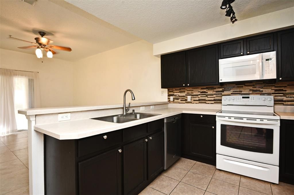 For Rent: $1,980 (3 beds, 2 baths, 1230 Square Feet)
