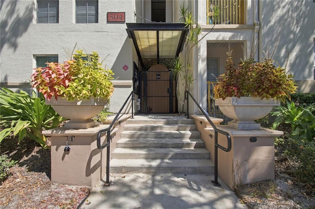 For Sale: $450,000 (3 beds, 2 baths, 1401 Square Feet)