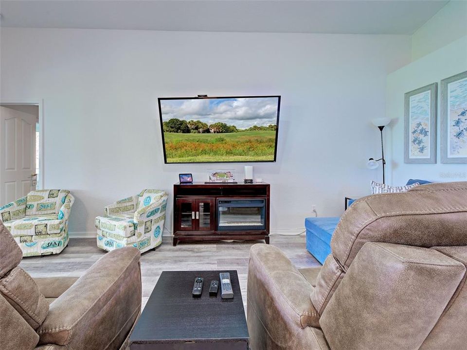 For Sale: $350,000 (2 beds, 2 baths, 1564 Square Feet)