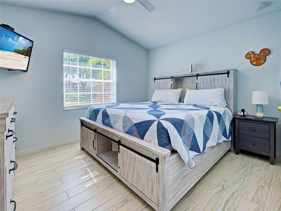 For Sale: $350,000 (2 beds, 2 baths, 1564 Square Feet)